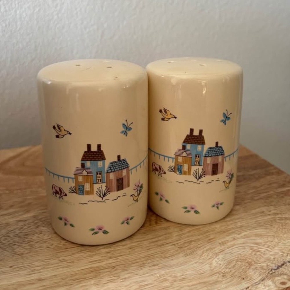 International Heartland Salt and Pepper Shaker